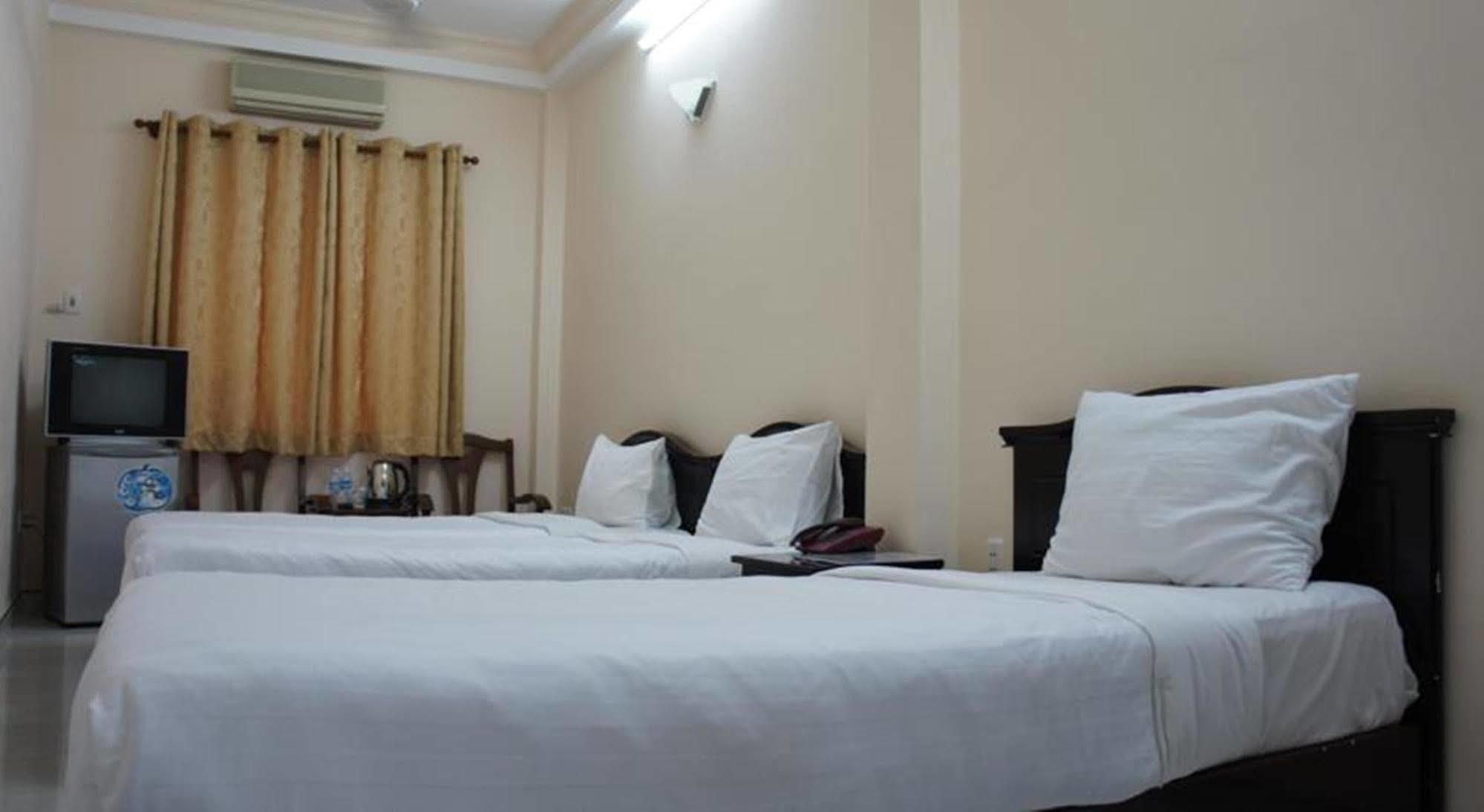 Khách sạn Elegant 2*